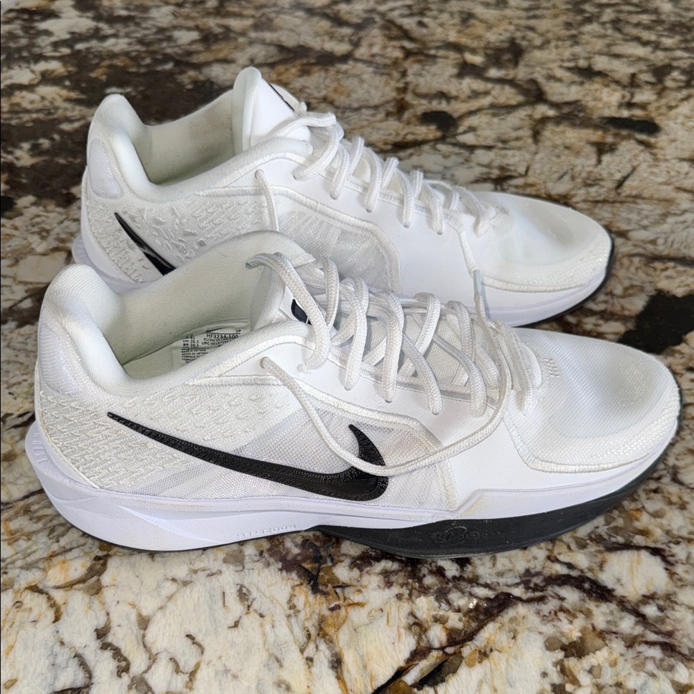 Nike SABRINA 2 Basketball Shoes. MENS 9.5. WORN <5 TIMES. LIKE NEW.